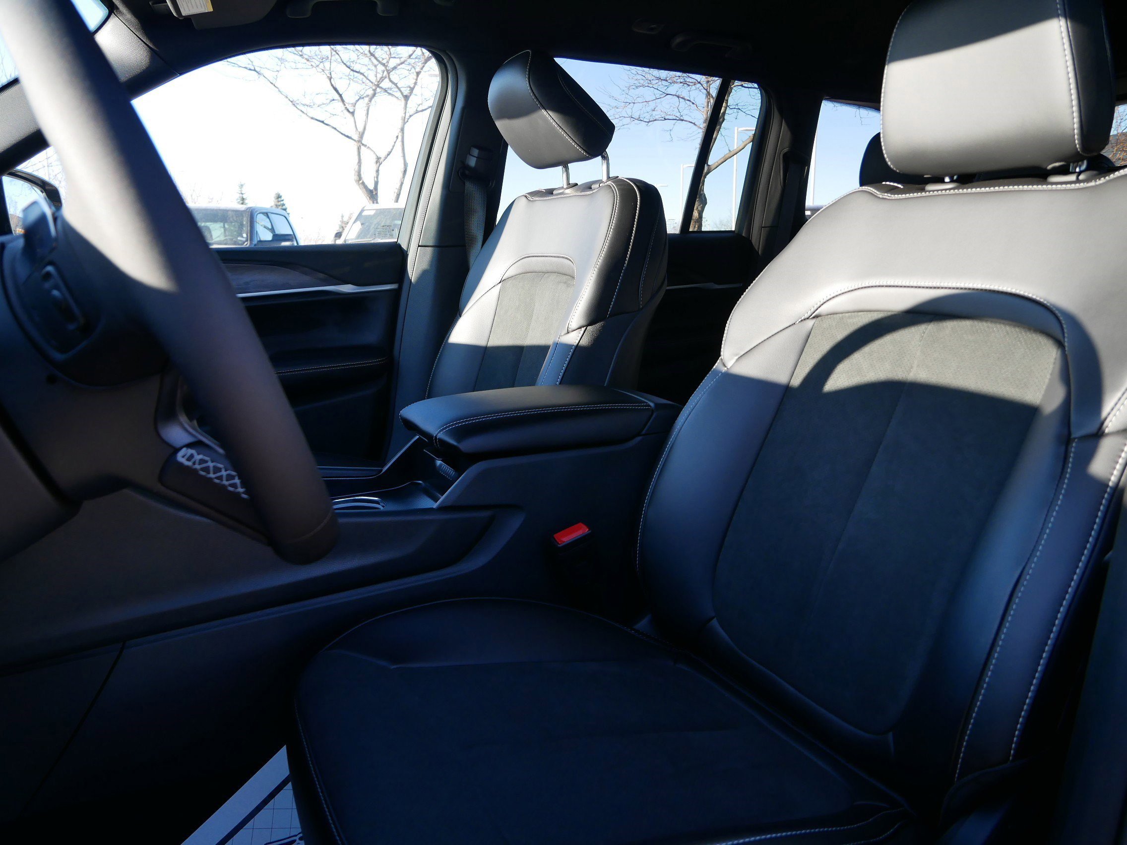 New 2026 Jeep Grand Cherokee Altitude AWD/4WD image 9