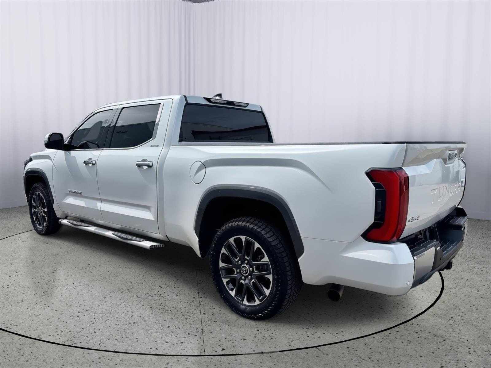 Used 2022 Toyota Tundra Limited w/ Power Package AWD/4WD image 4