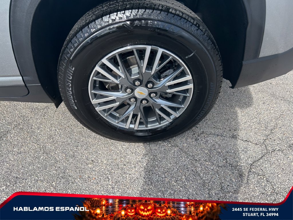 Used 2026 Chevrolet Traverse LT FWD image 9