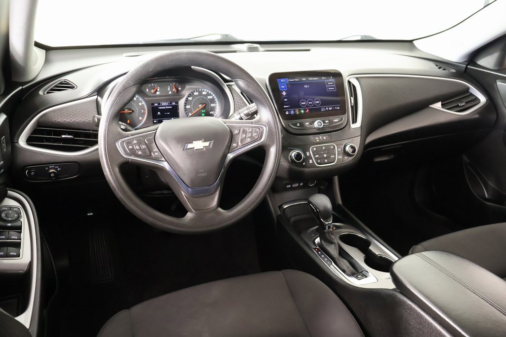 Used 2024 Chevrolet Malibu LT image 2