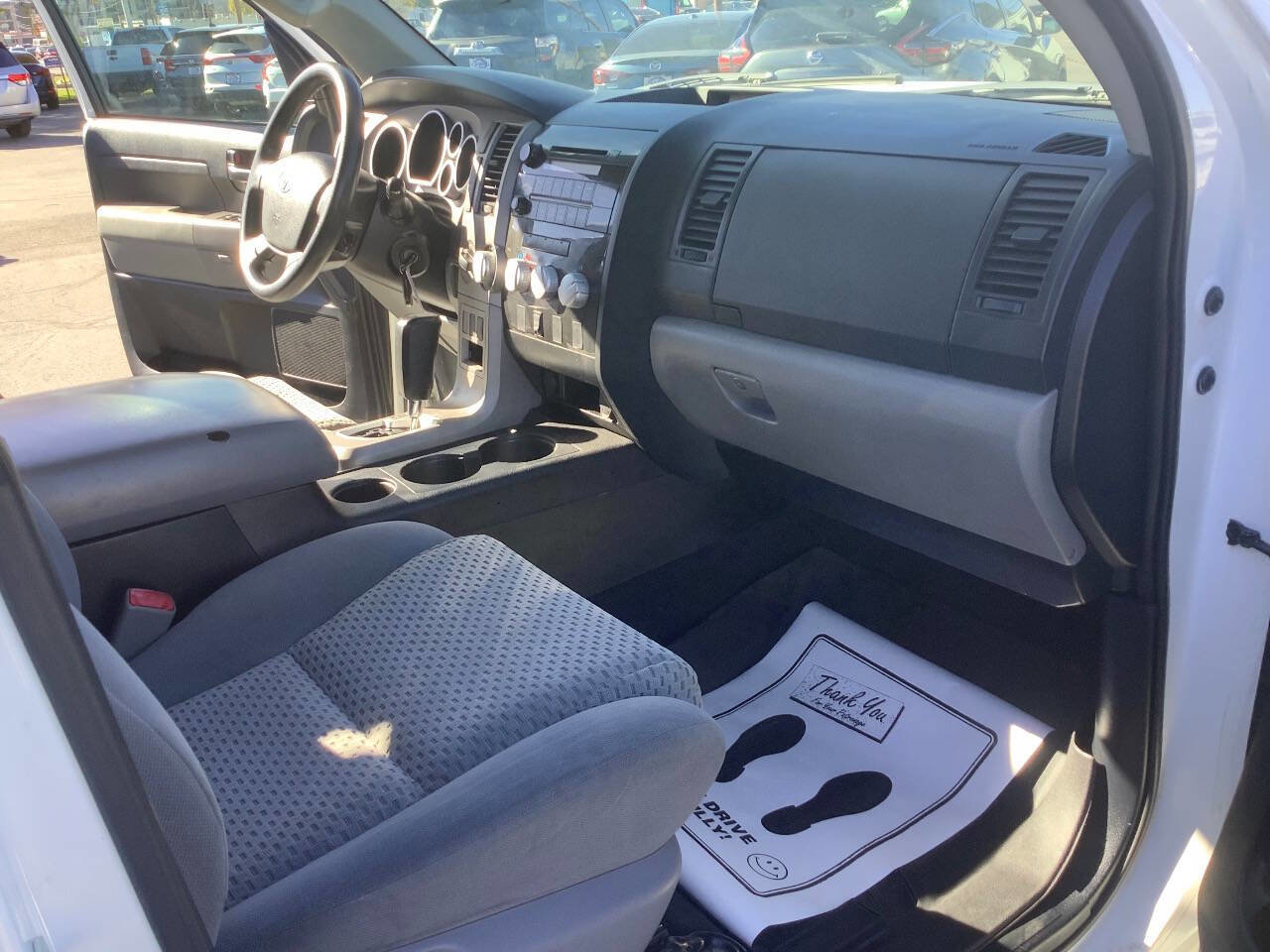 Used 2013 Toyota Tundra Grade 4x4 4dr CrewMax Cab Pick image 33