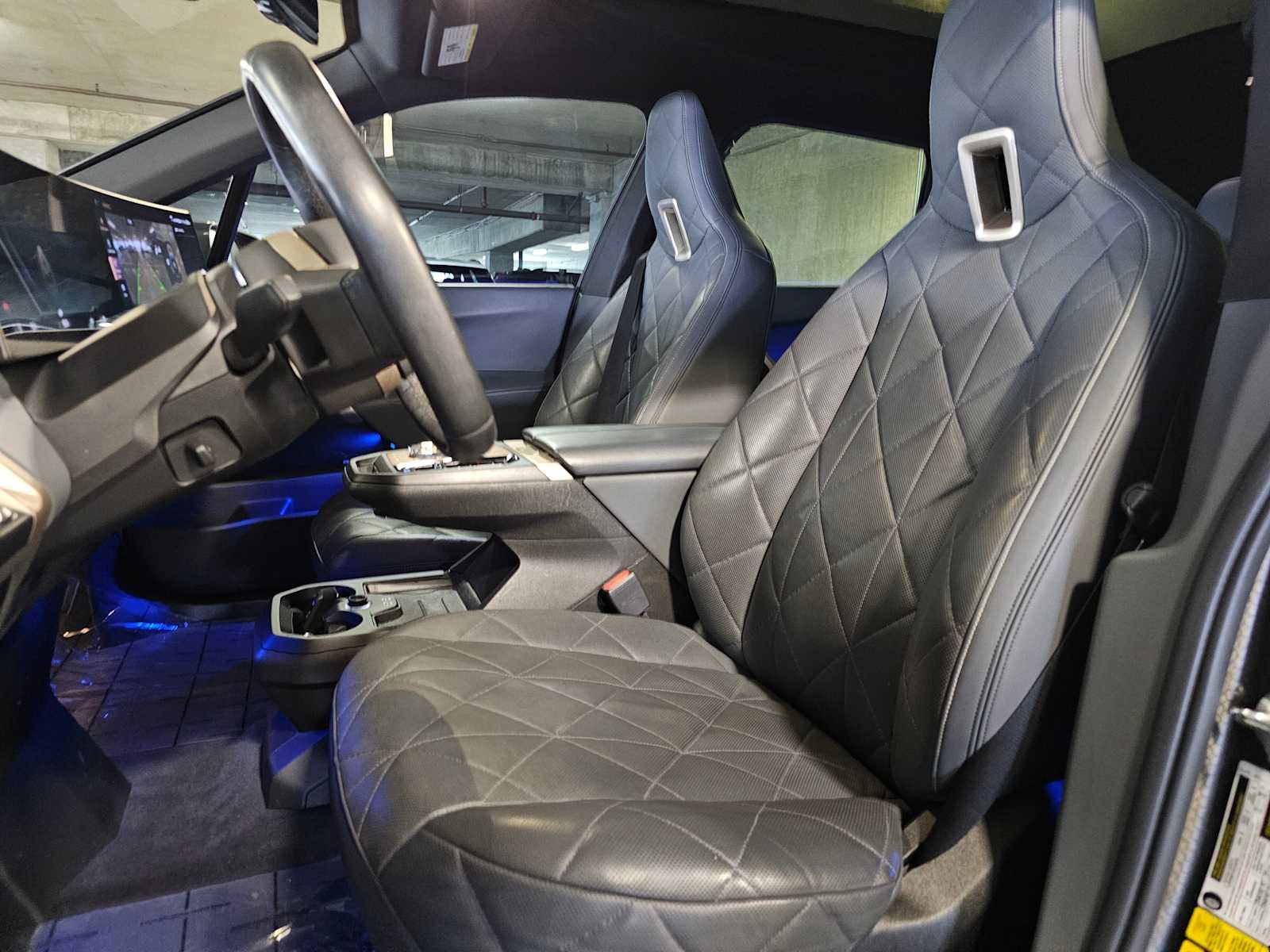 Used 2024 BMW iX xDrive50 w/ Premium Package image 30