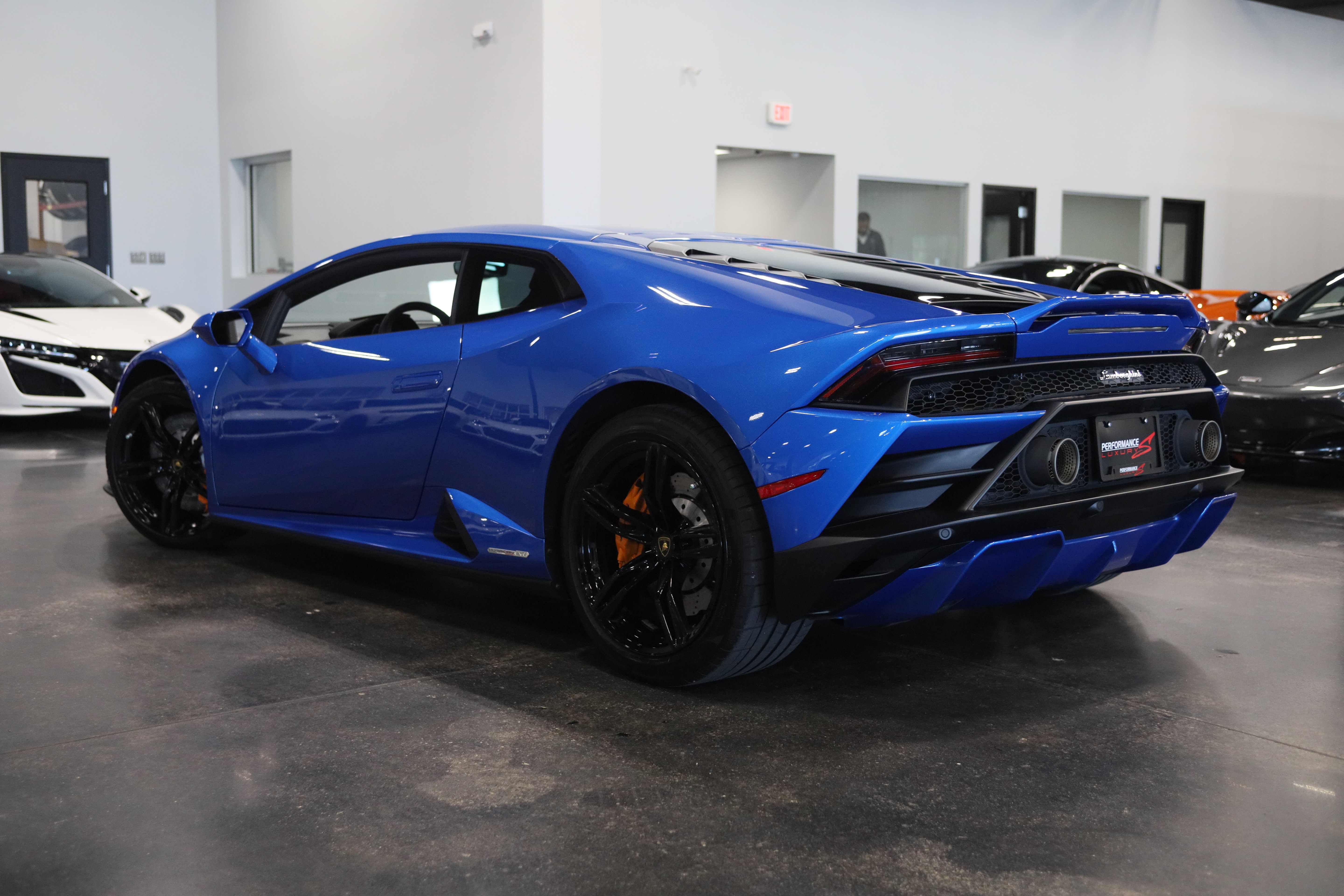 Used 2020 Lamborghini Huracan EVO RWD image 4
