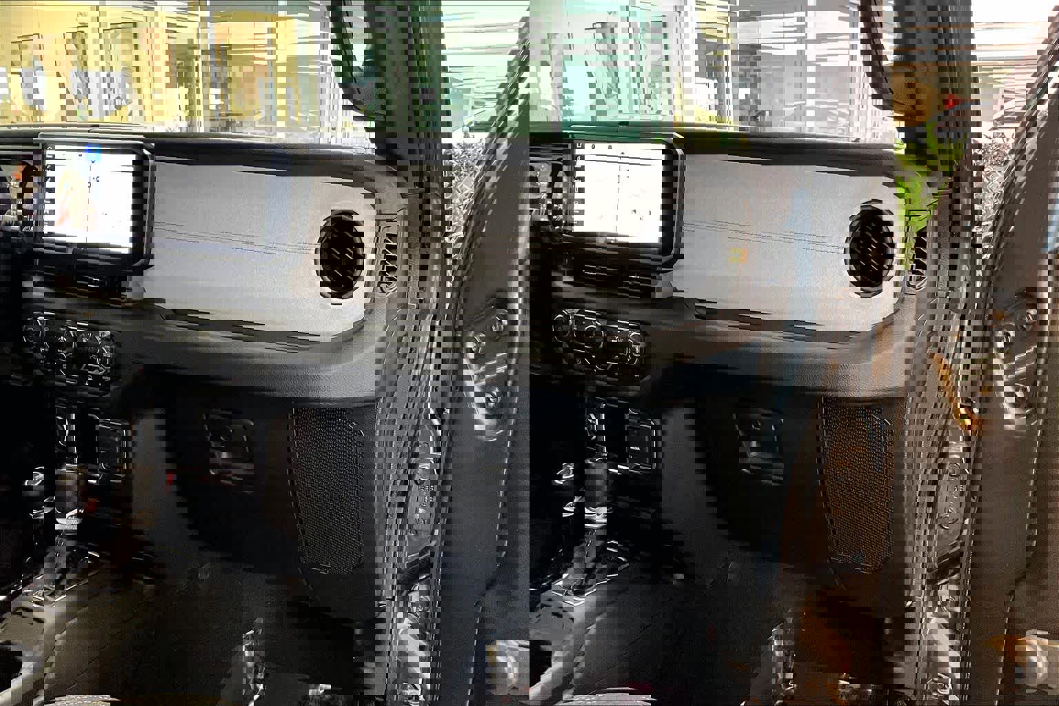 Used 2024 Jeep Gladiator Sport image 18