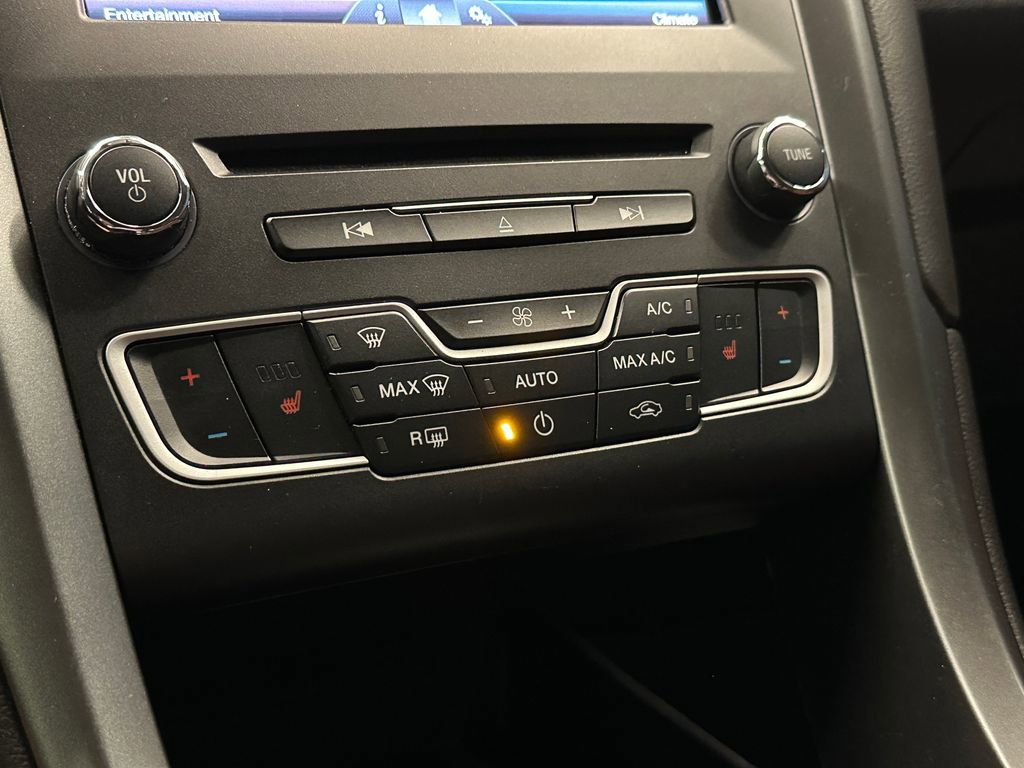 Used 2016 Ford Fusion SE w/ Equipment Group 202A FWD image 15