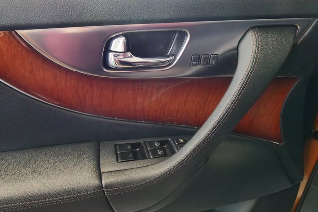 Used 2009 INFINITI FX35 2WD w/ Deluxe Touring Pkg image 29