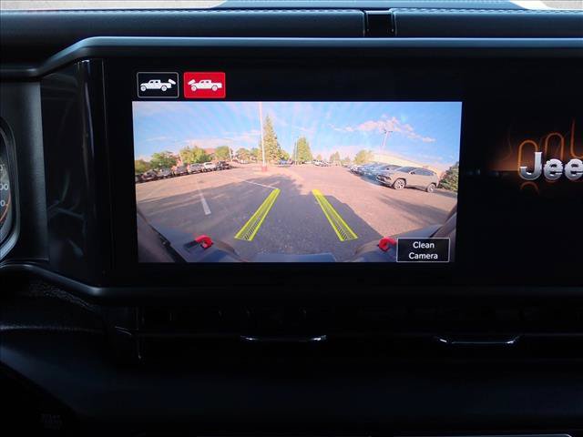 Used 2024 Jeep Gladiator Rubicon w/ Technology Group AWD/4WD image 16