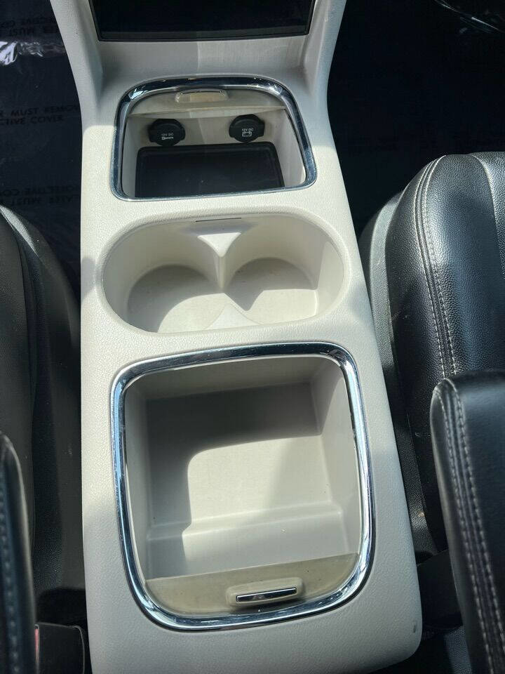 Used 2019 Dodge Grand Caravan SXT image 24