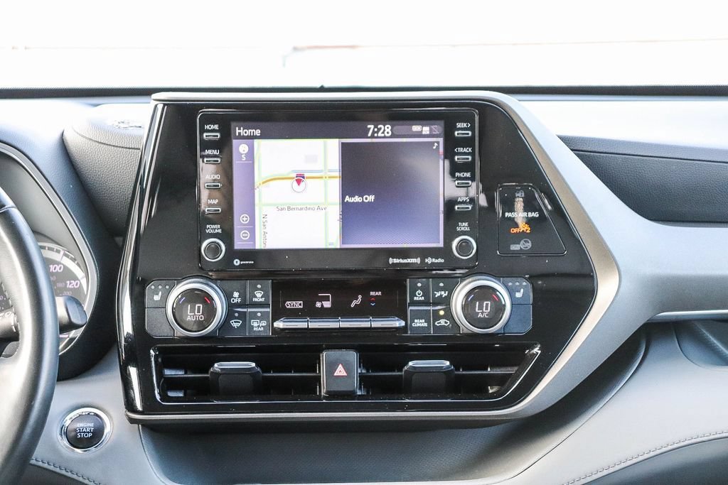 Used 2022 Toyota Highlander XLE FWD image 17