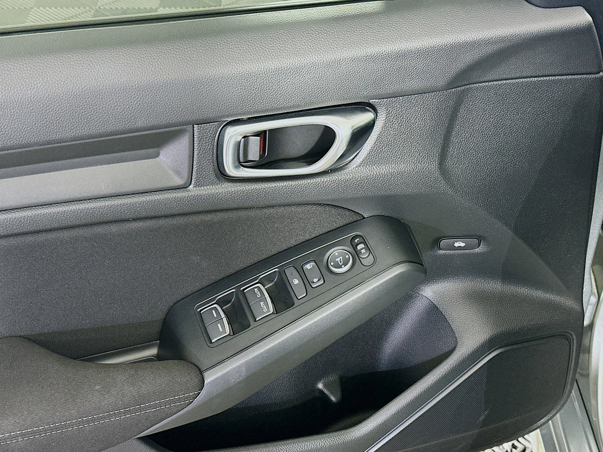 Used 2025 Honda Civic Sport image 15