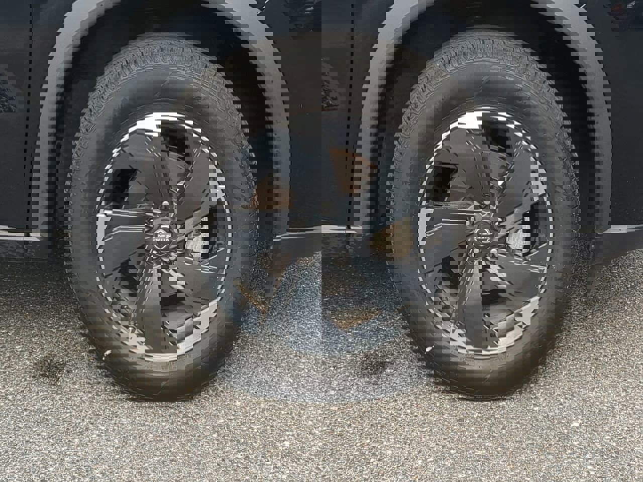 Used 2024 Nissan Rogue SV image 10