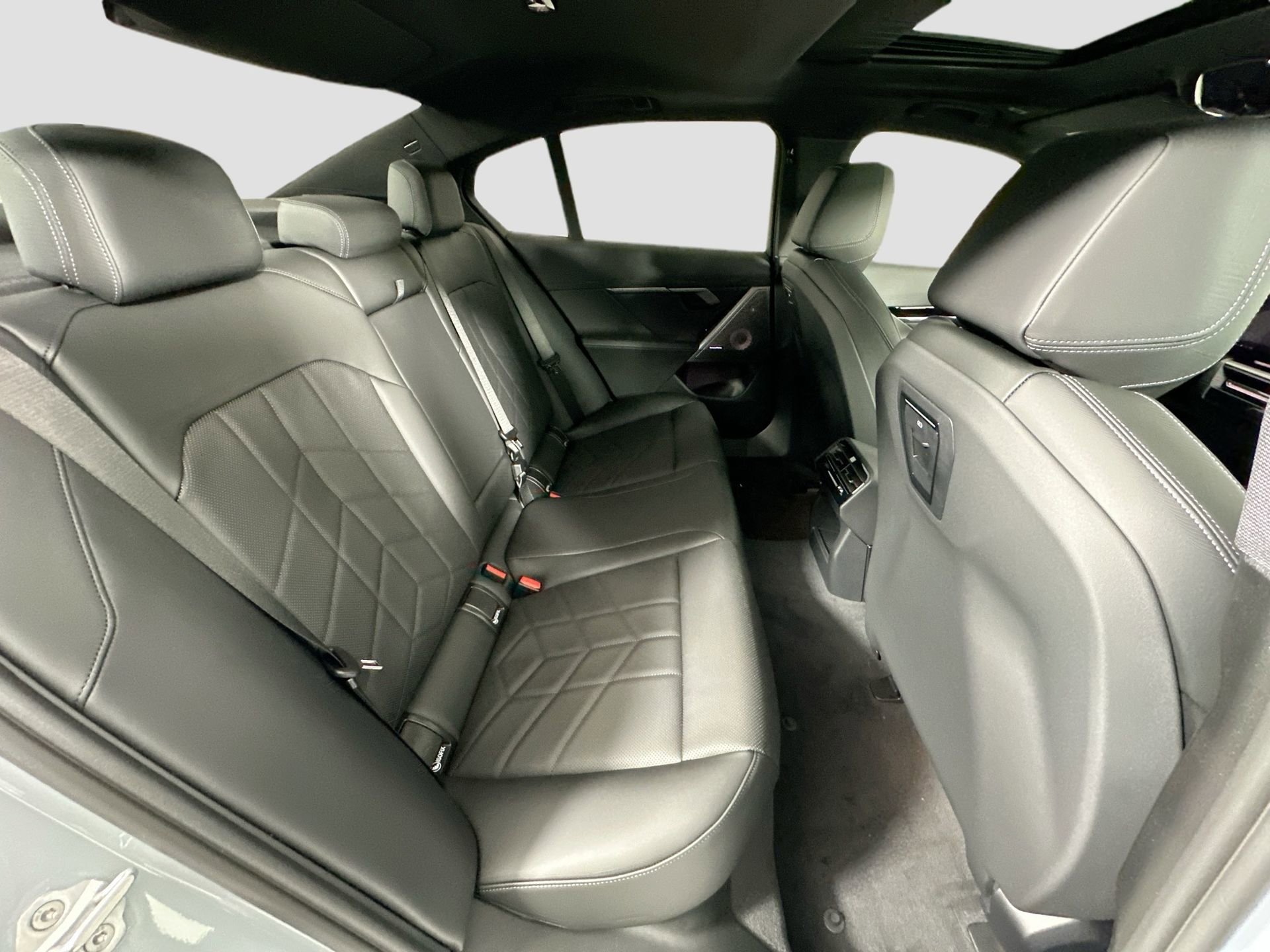 New 2026 BMW 530i xDrive w/ M Sport Package image 28