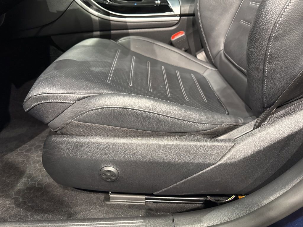 Used 2022 Mercedes-Benz C 300 4MATIC Sedan image 15