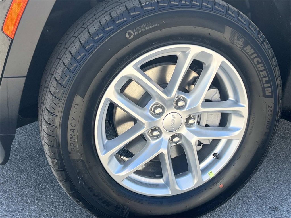 New 2025 Jeep Grand Cherokee Laredo X w/ Luxury Tech Group I image 9