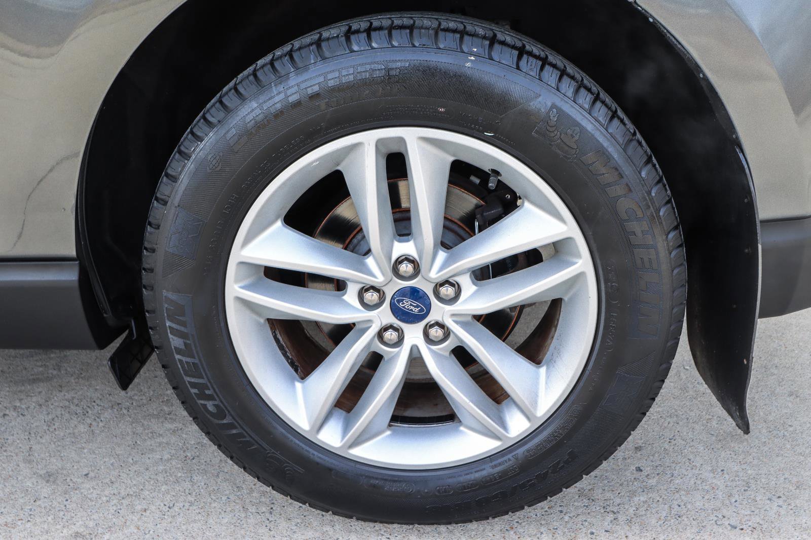 Used 2018 Ford Edge SEL image 19