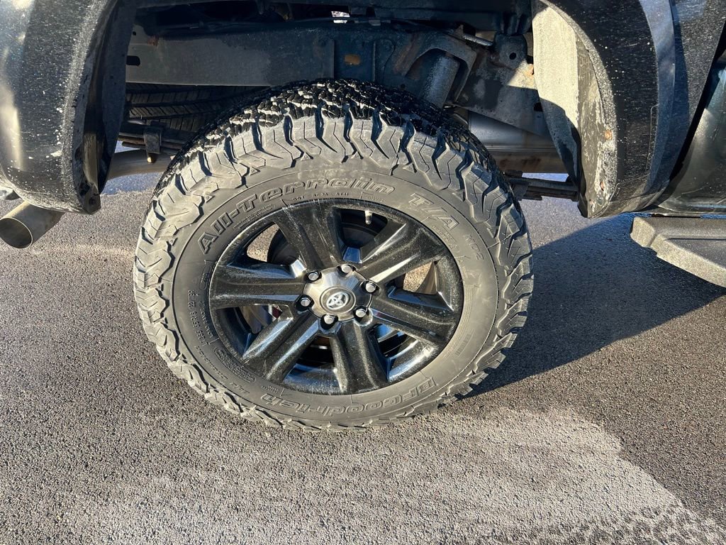 Used 2018 Toyota Tacoma Limited image 10