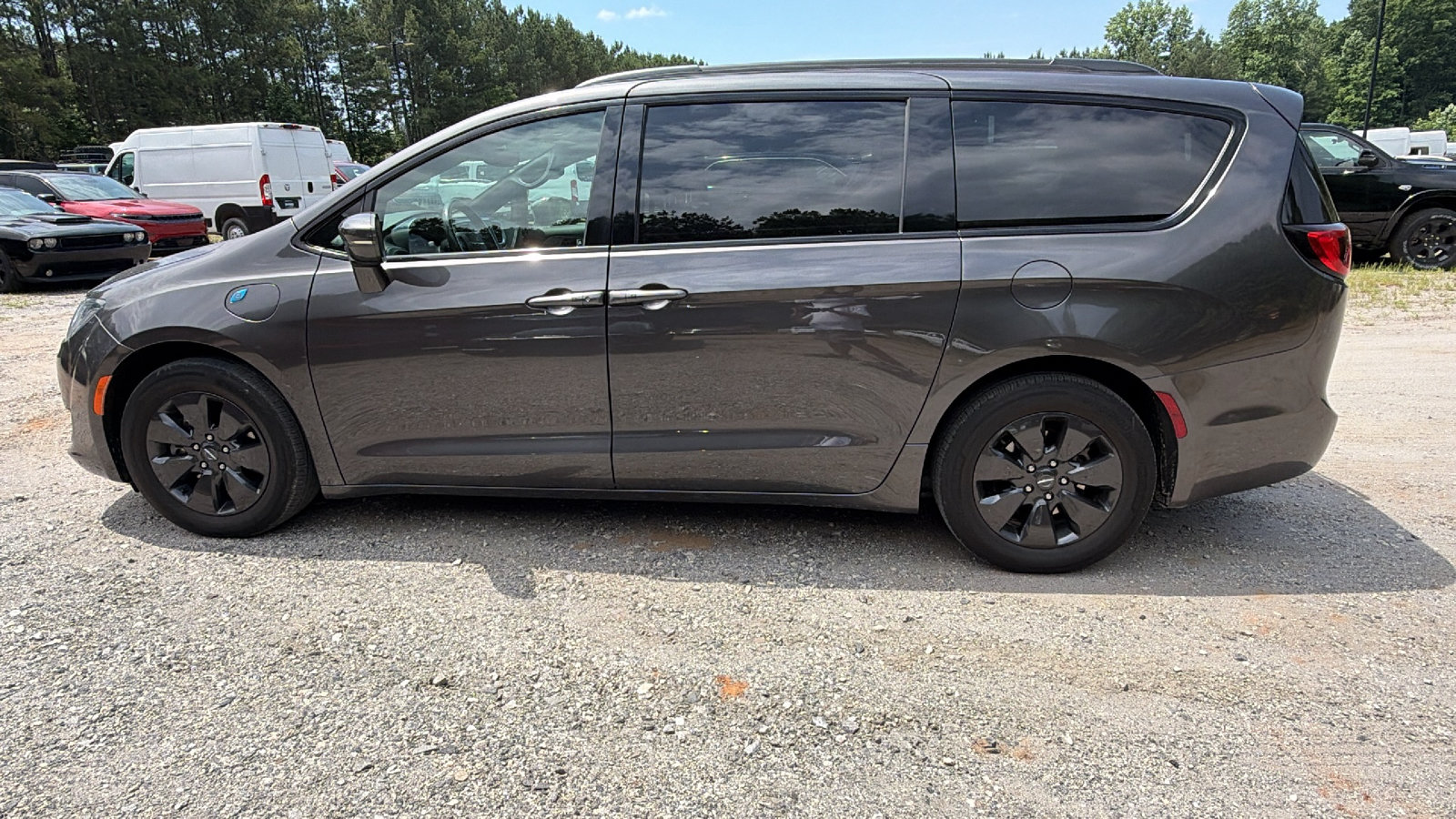 Used 2019 Chrysler Pacifica Limited w/ S Appearance Package FWD image 11