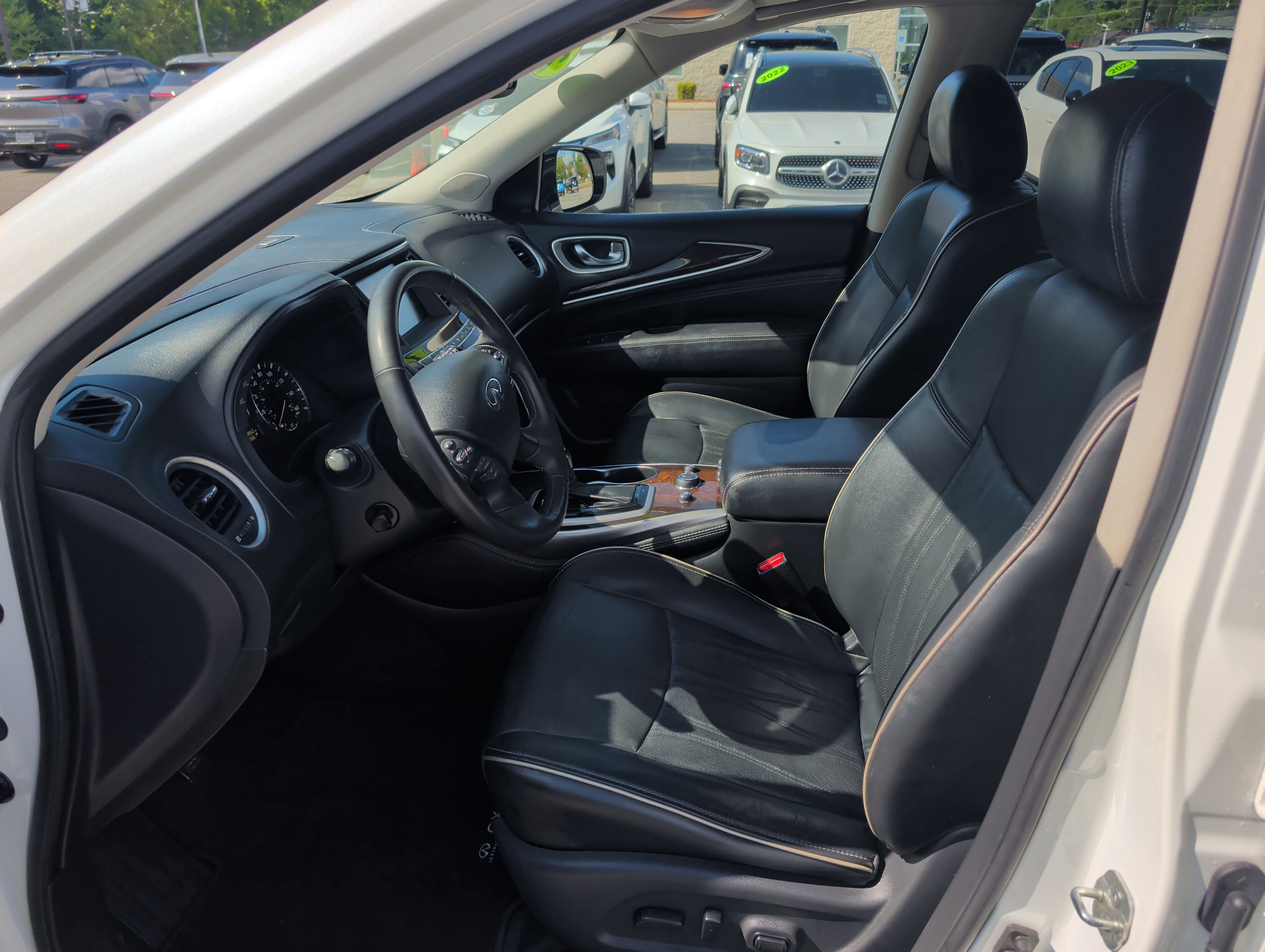 Used 2019 INFINITI QX60 Luxe w/ Sensory Package AWD/4WD image 8