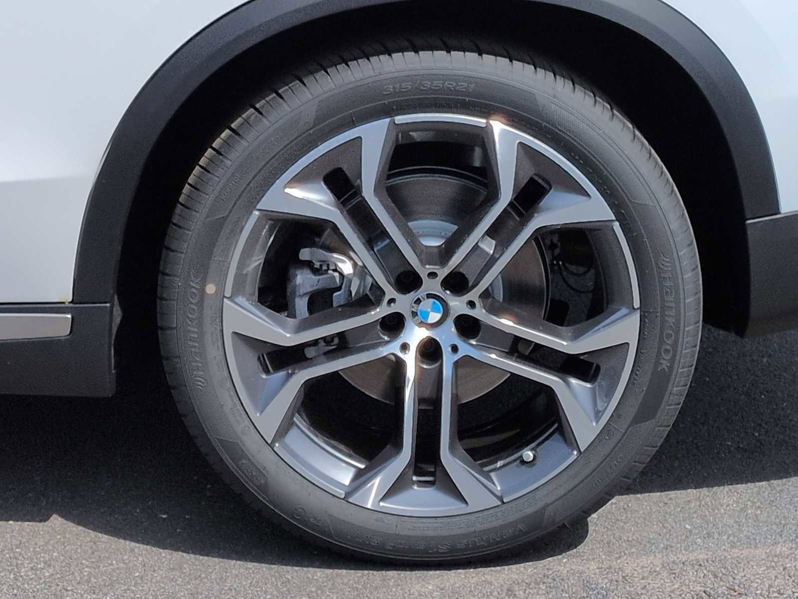 New 2026 BMW X5 xDrive40i w/ Off-Road Package image 14