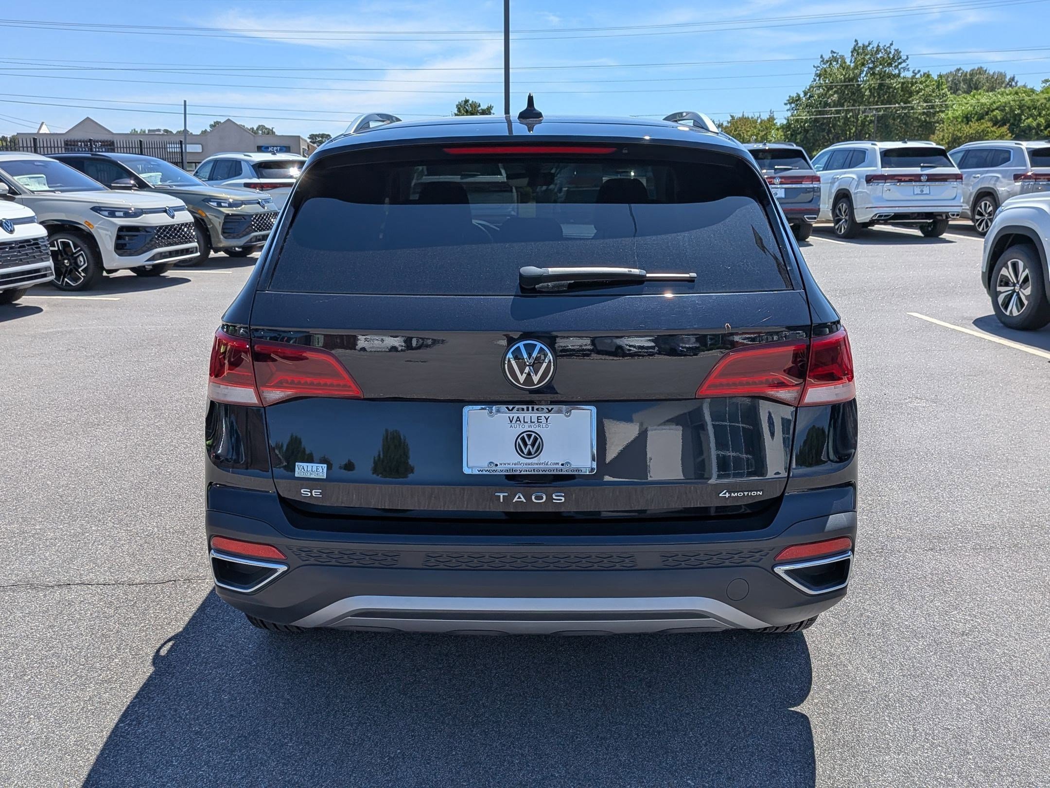 Used 2024 Volkswagen Taos SE AWD/4WD image 4