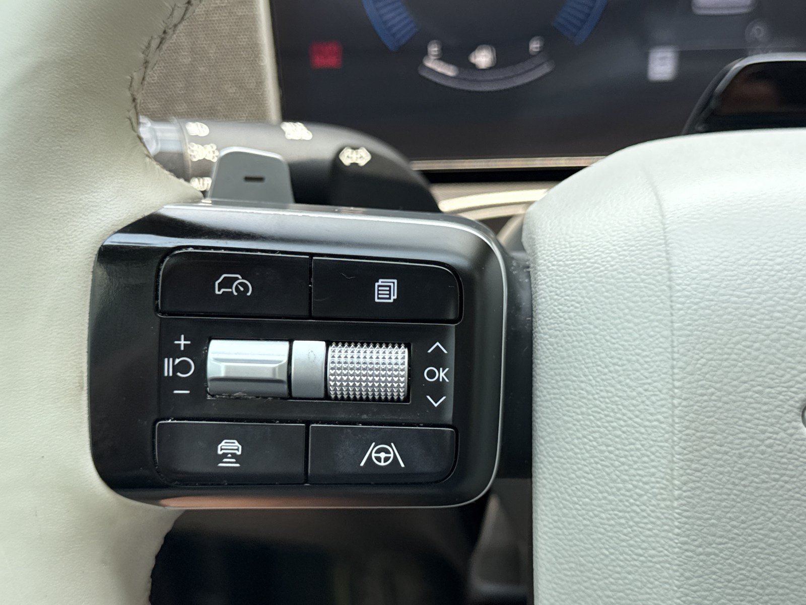 Certified 2024 Hyundai Santa Fe SEL FWD image 22