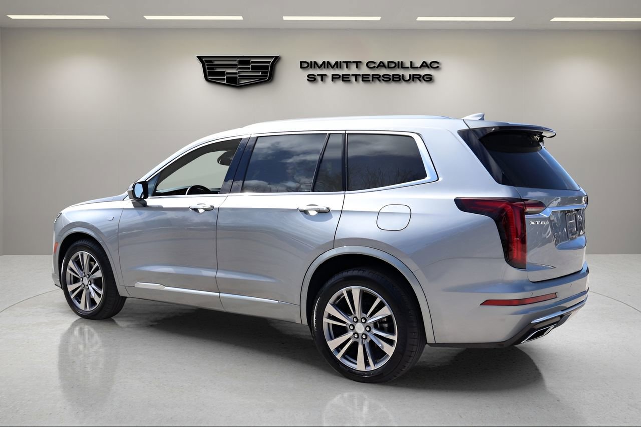 Used 2025 Cadillac XT6 Premium Luxury FWD image 3