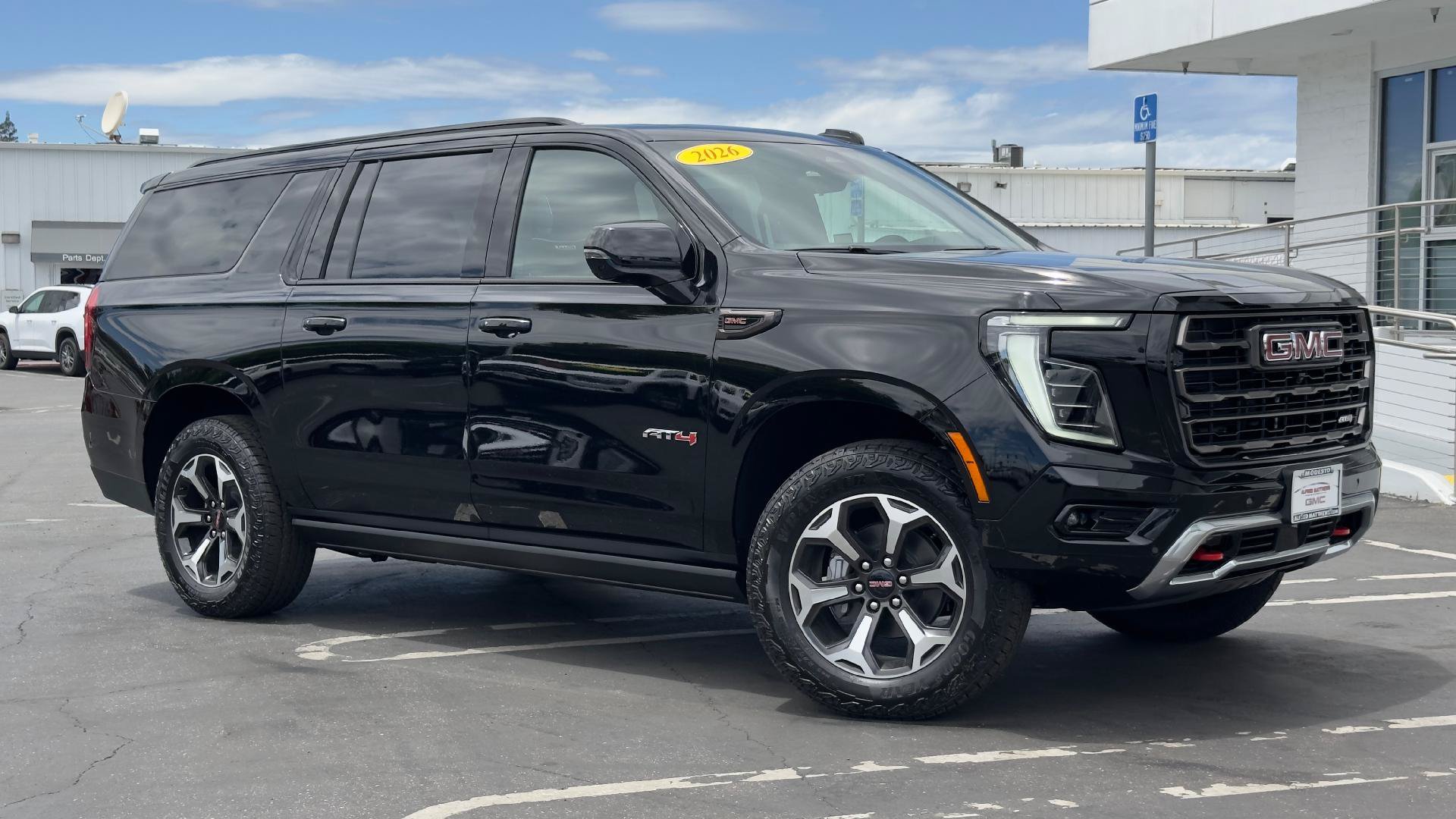New 2026 GMC Yukon XL AT4 Ultimate w/ LPO, Illumination Package AWD/4WD image 2