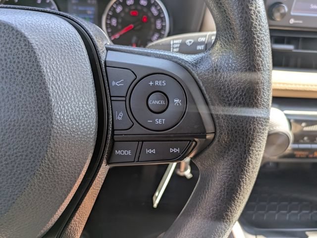Used 2021 Toyota RAV4 LE AWD/4WD image 22
