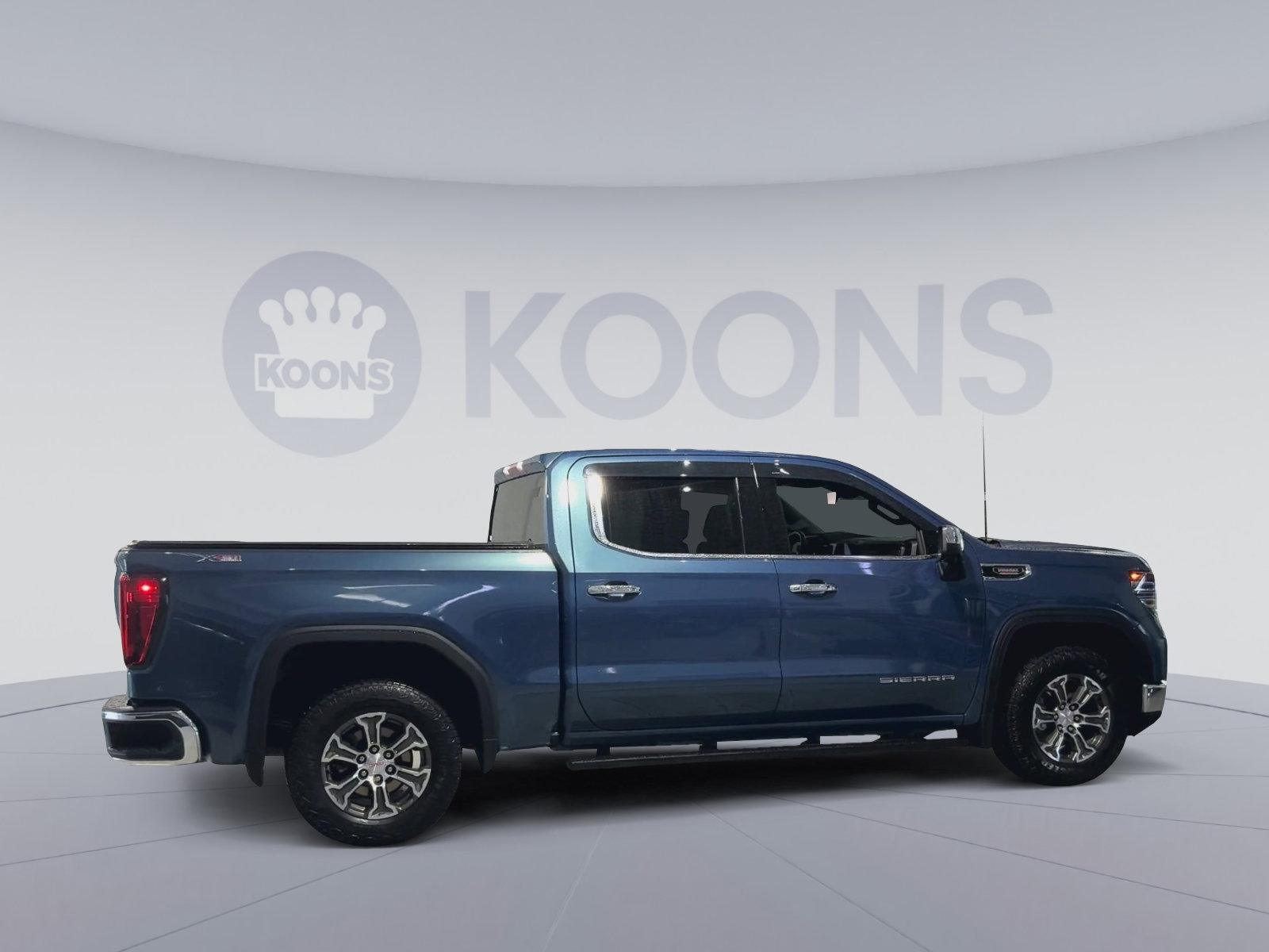 Used 2024 GMC Sierra 1500 SLT w/ X31 Off-Road Package AWD/4WD image 12
