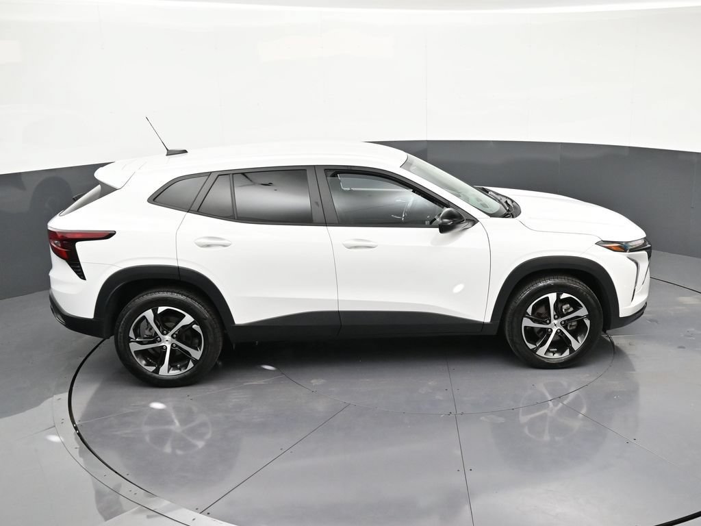 Used 2024 Chevrolet Trax RS FWD image 21