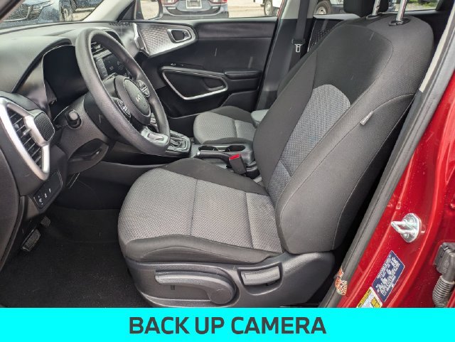Used 2025 Kia Soul LX FWD image 13