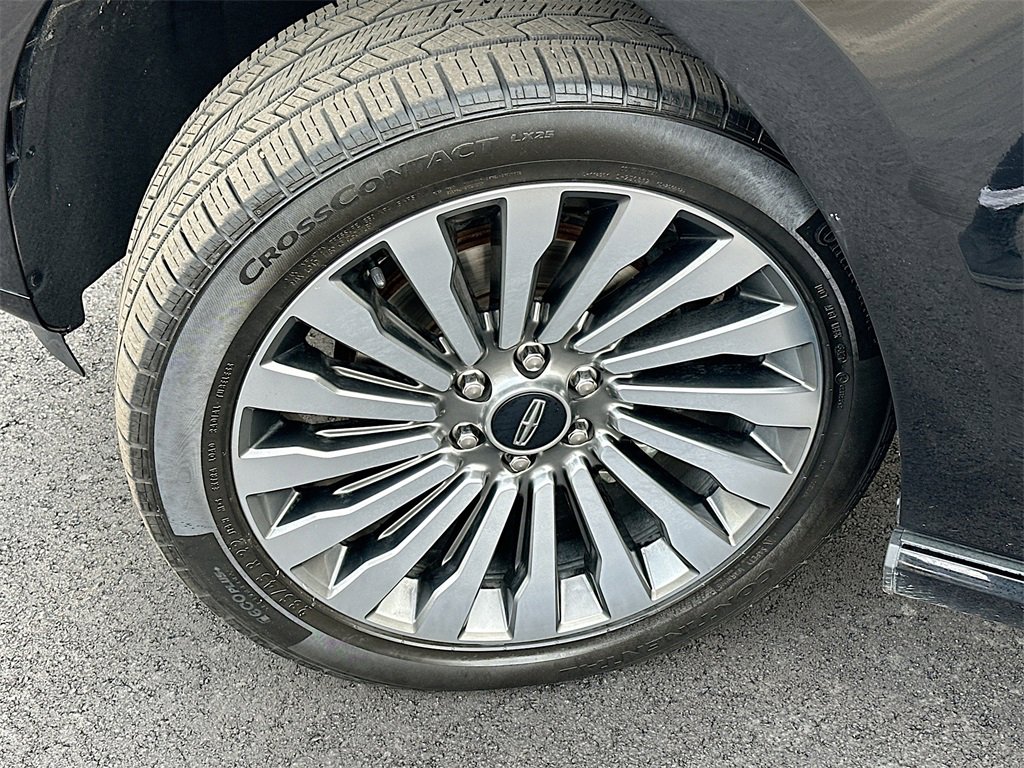 Used 2018 Lincoln Navigator Reserve w/ Technology Package image 24