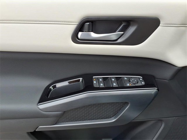 Certified 2025 Nissan Pathfinder SL w/ SL Premium Package image 3