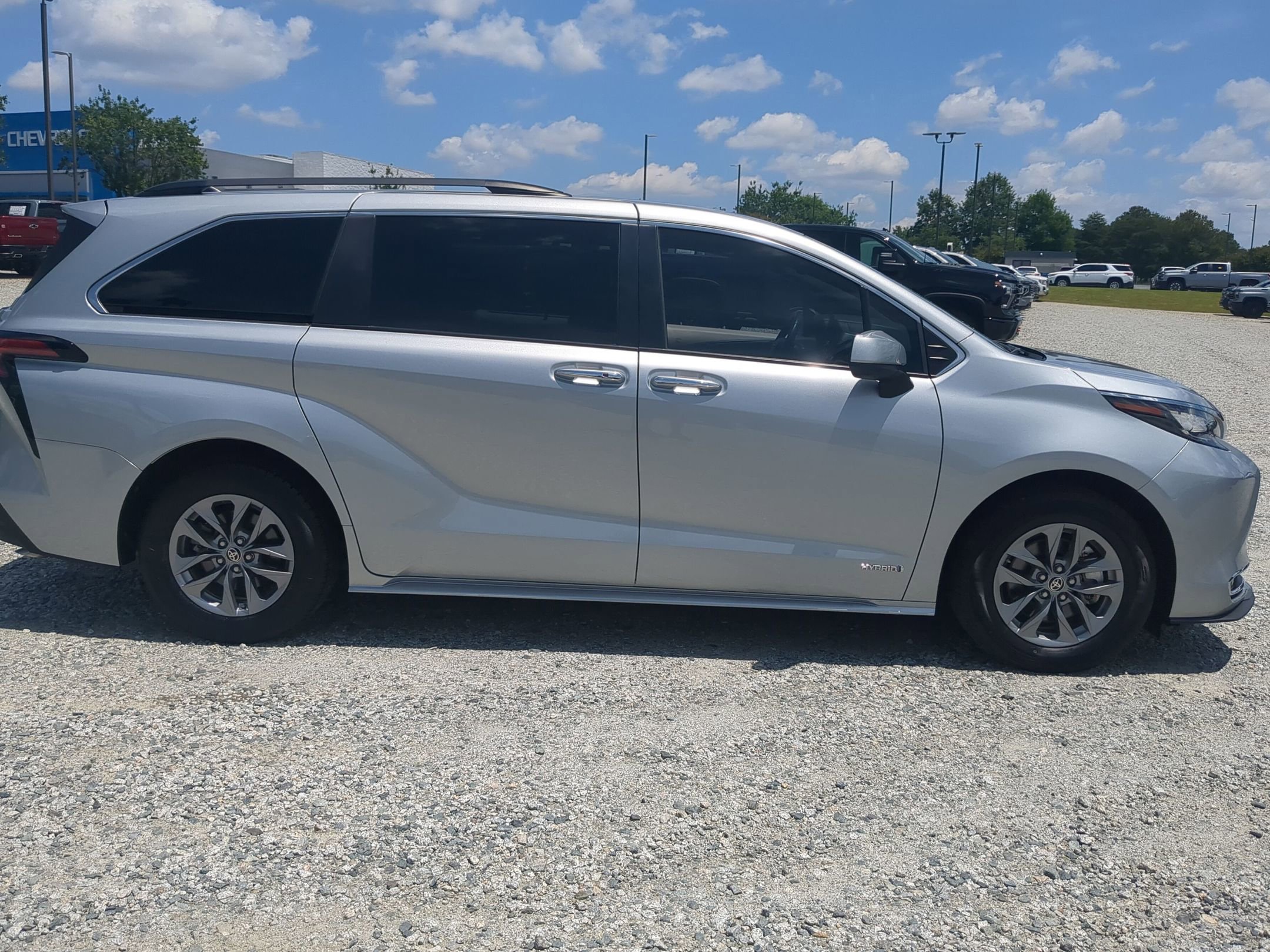 Used 2021 Toyota Sienna XLE FWD image 11