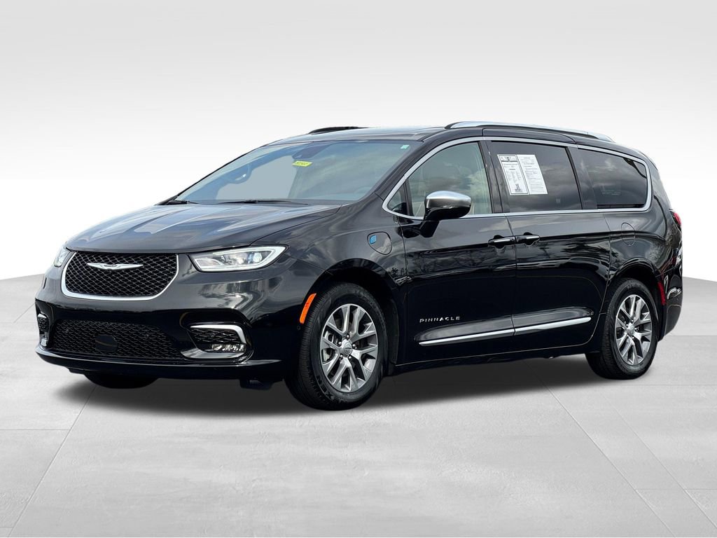 Used 2024 Chrysler Pacifica Pinnacle FWD image 3