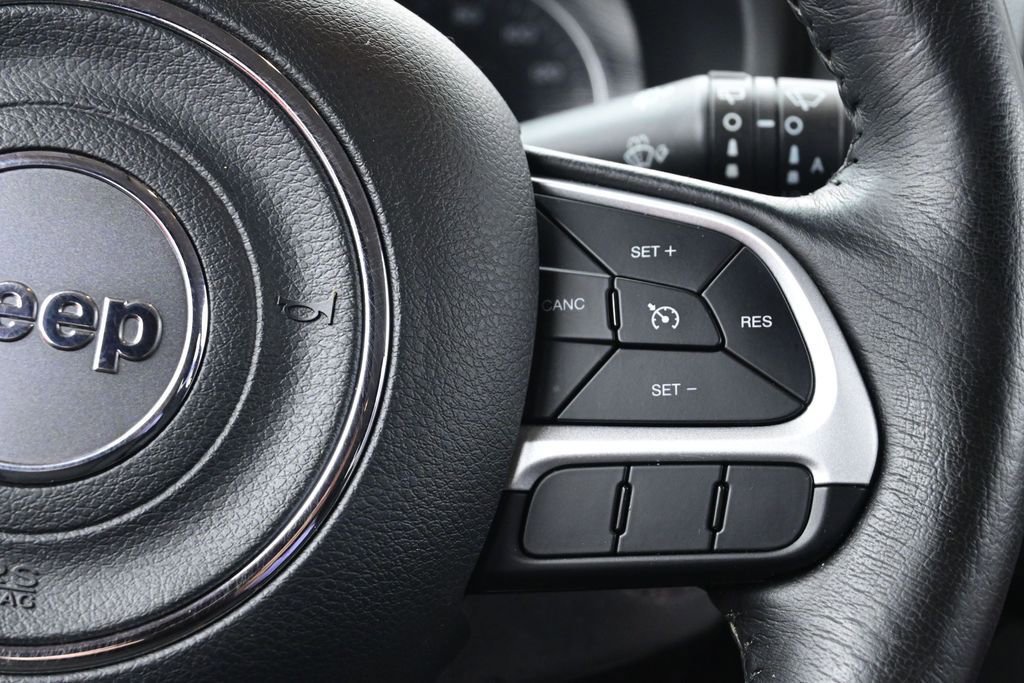 Used 2020 Jeep Renegade Latitude w/ Cold Weather Group AWD/4WD image 28