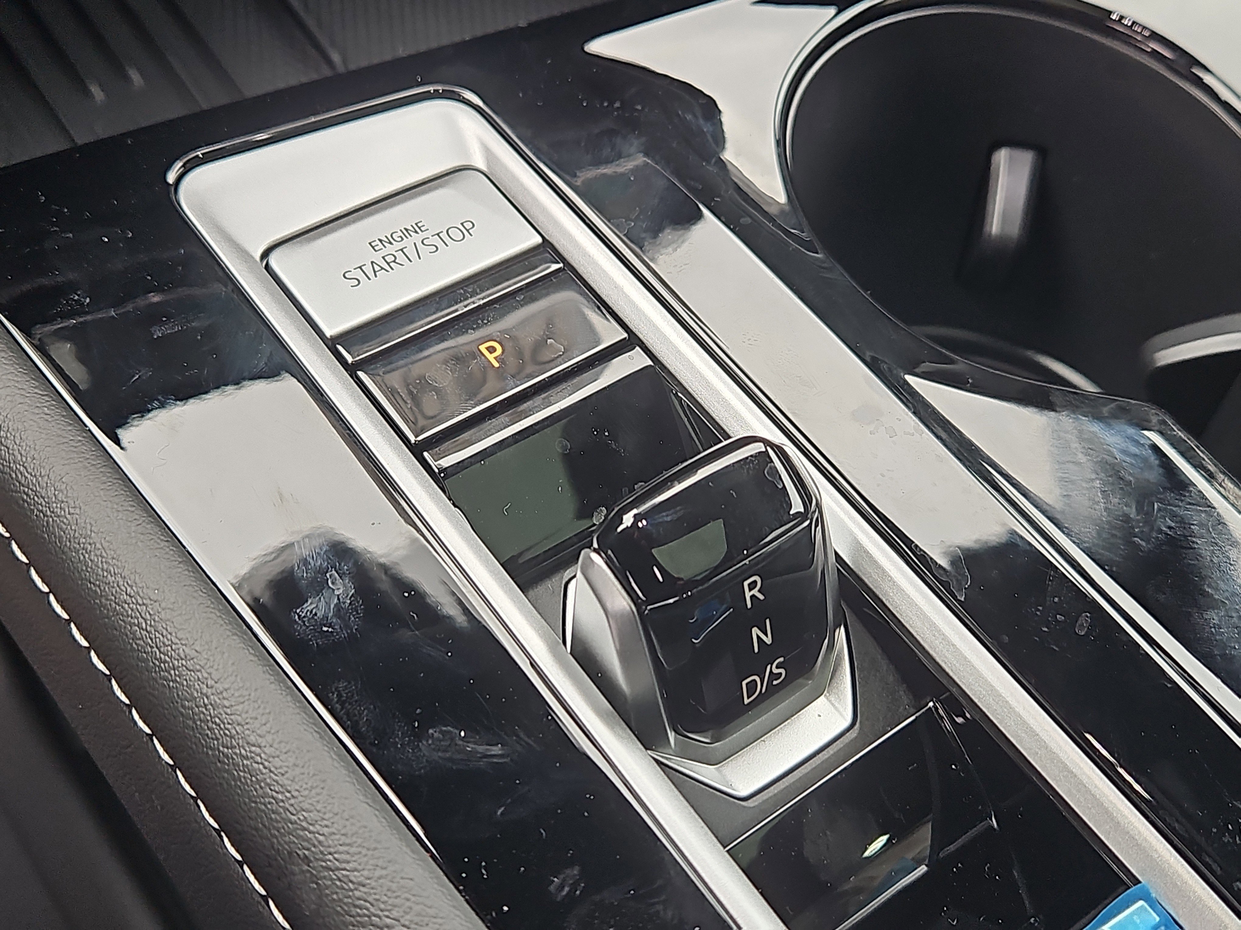 New 2026 Volkswagen Atlas Cross Sport SEL R-Line image 18