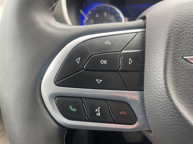 Used 2024 Chrysler Pacifica Touring-L image 19