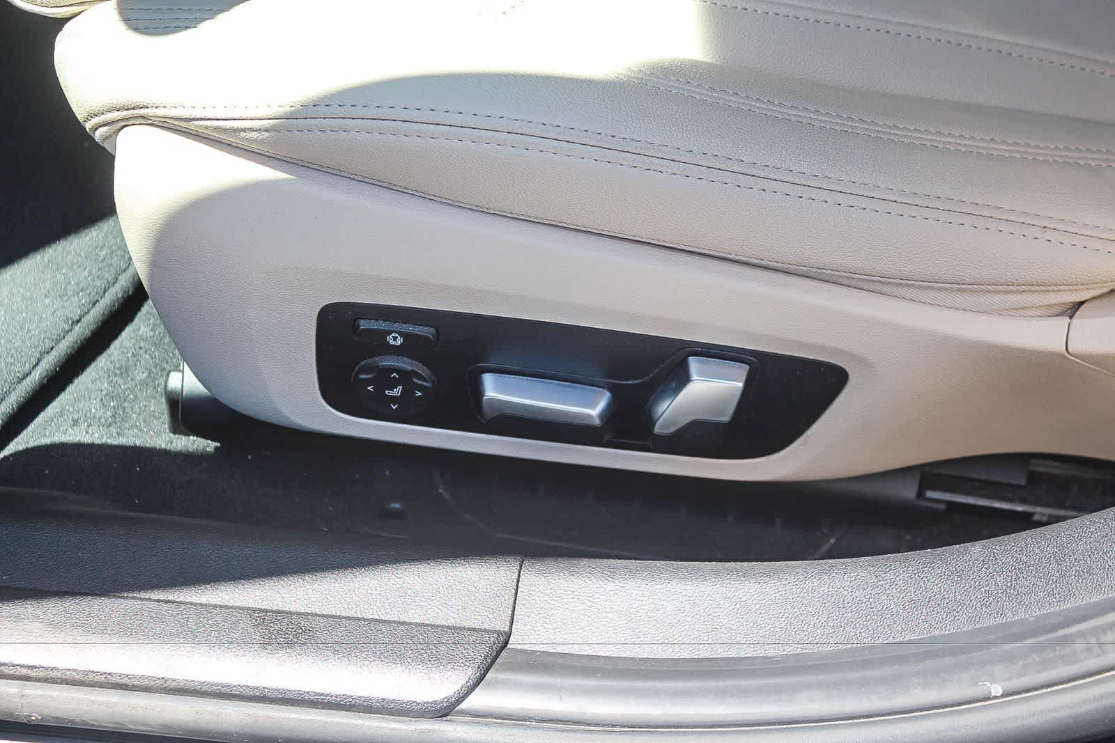 Used 2021 BMW 330e w/ Convenience Package RWD image 27