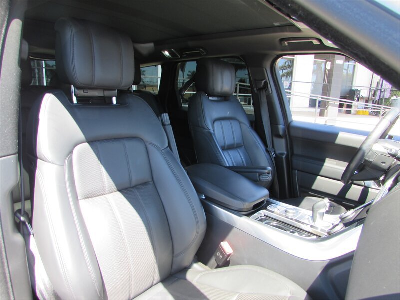 Used 2020 Land Rover Range Rover Sport HSE AWD/4WD image 33
