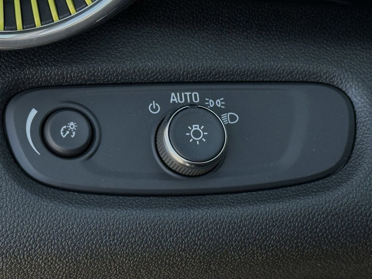 New 2026 Chevrolet Trax ACTIV w/ Sunroof Package FWD image 21