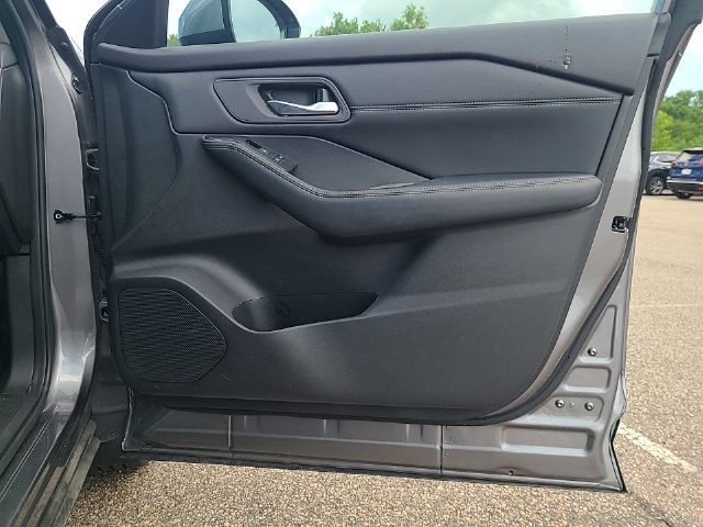Used 2024 Nissan Rogue SV w/ SV Premium Package FWD image 27