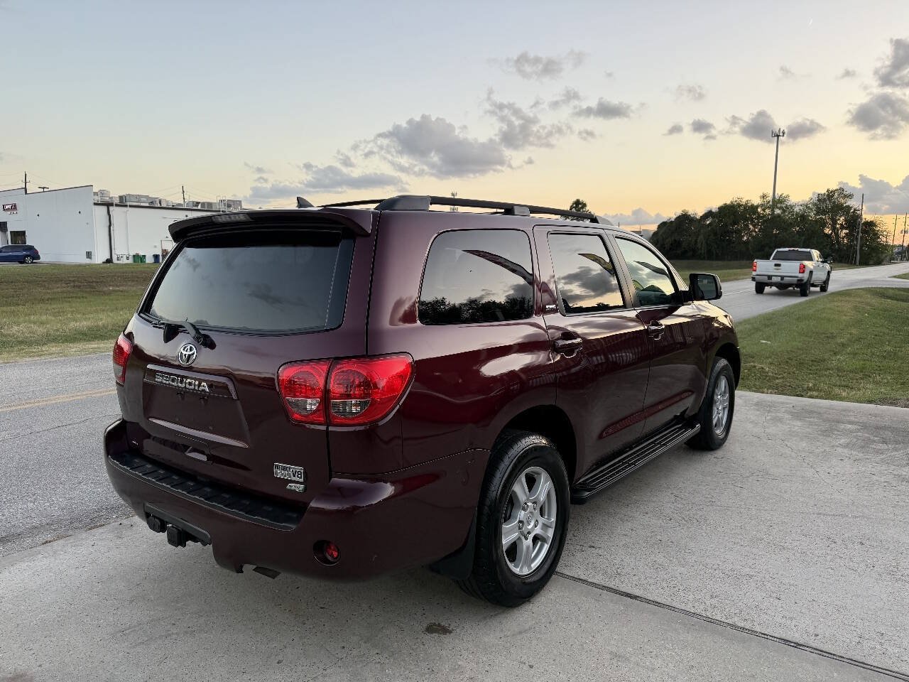 Used 2011 Toyota Sequoia SR5 w/ Premium Pkg AWD/4WD image 5