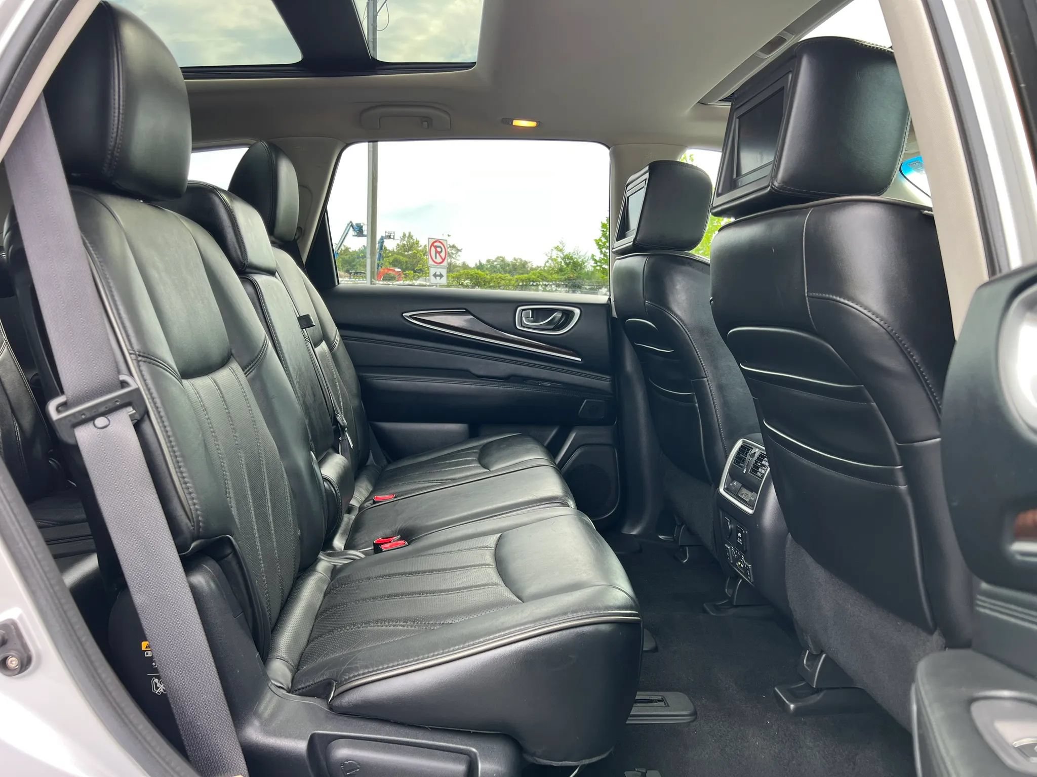Used 2013 INFINITI JX35 AWD w/ Premium Pkg image 19