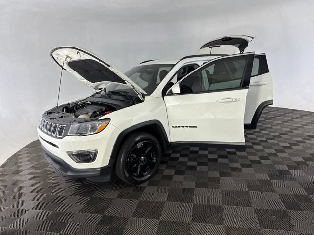 Used 2020 Jeep Compass Latitude w/ Cold Weather Group AWD/4WD image 10