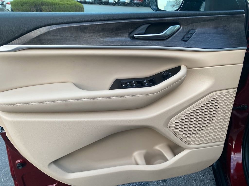 Used 2023 Jeep Grand Cherokee Limited image 10