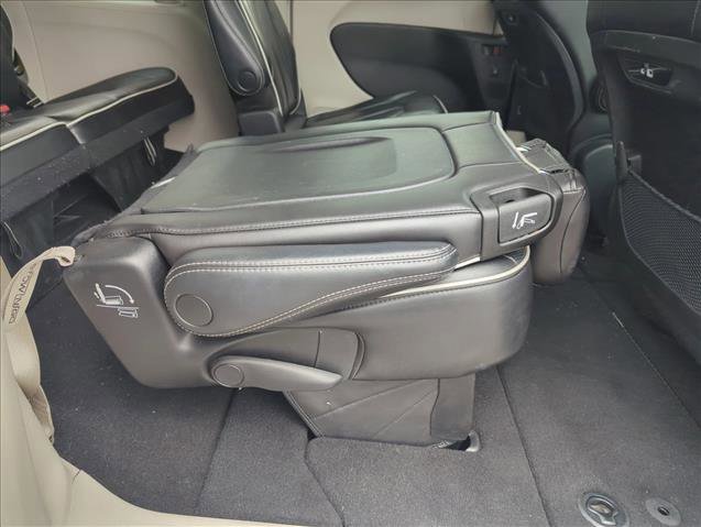 Used 2023 Chrysler Pacifica Limited image 24