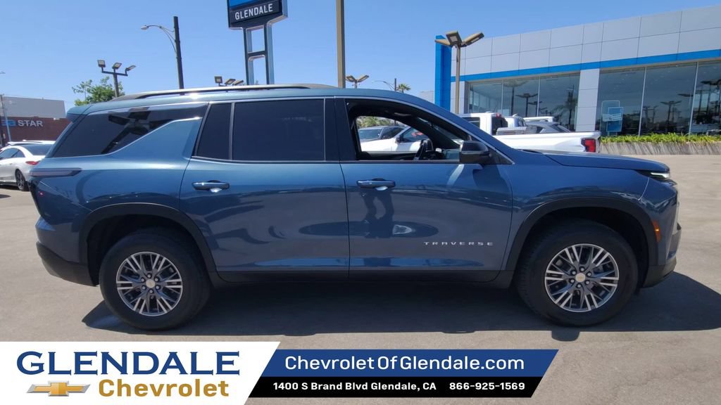 Certified 2025 Chevrolet Traverse LT FWD image 9