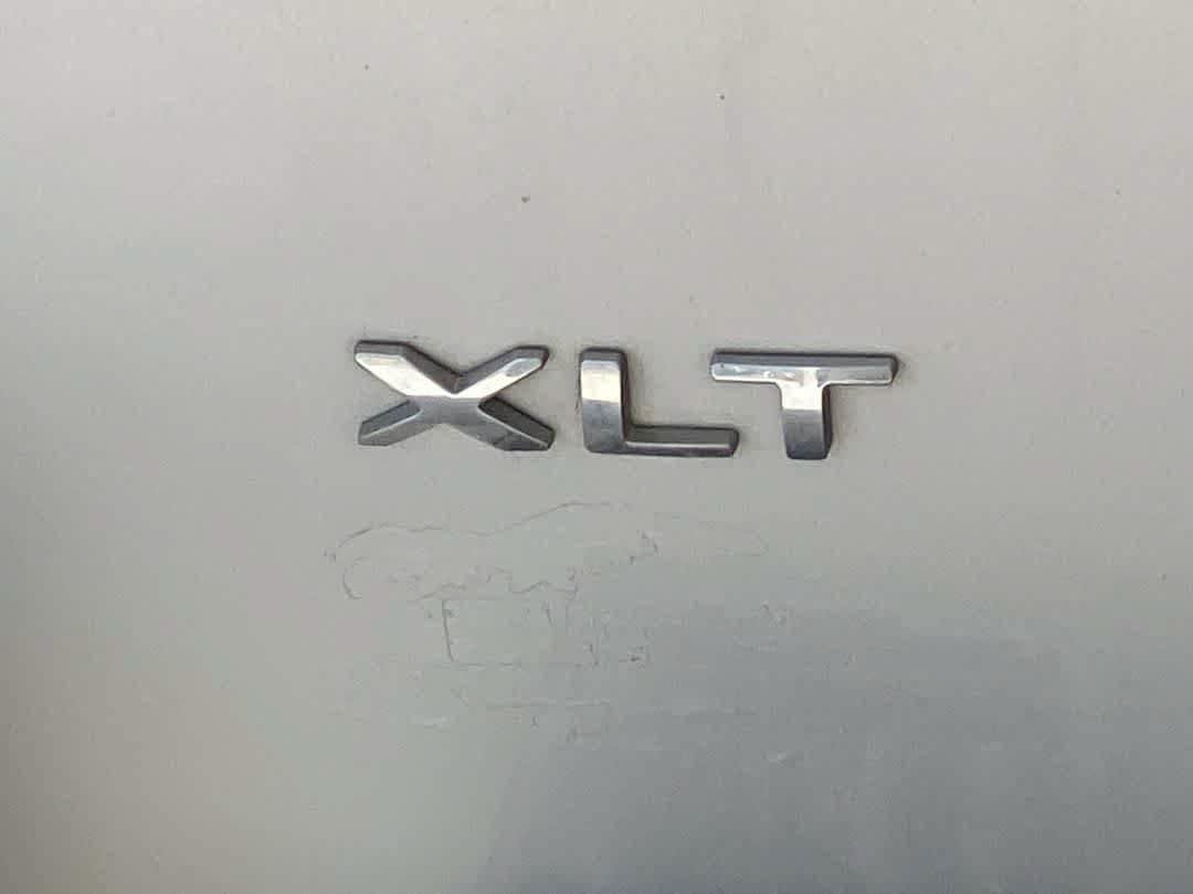 Used 2017 Ford Expedition XLT w/ Equipment Group 202A AWD/4WD image 11