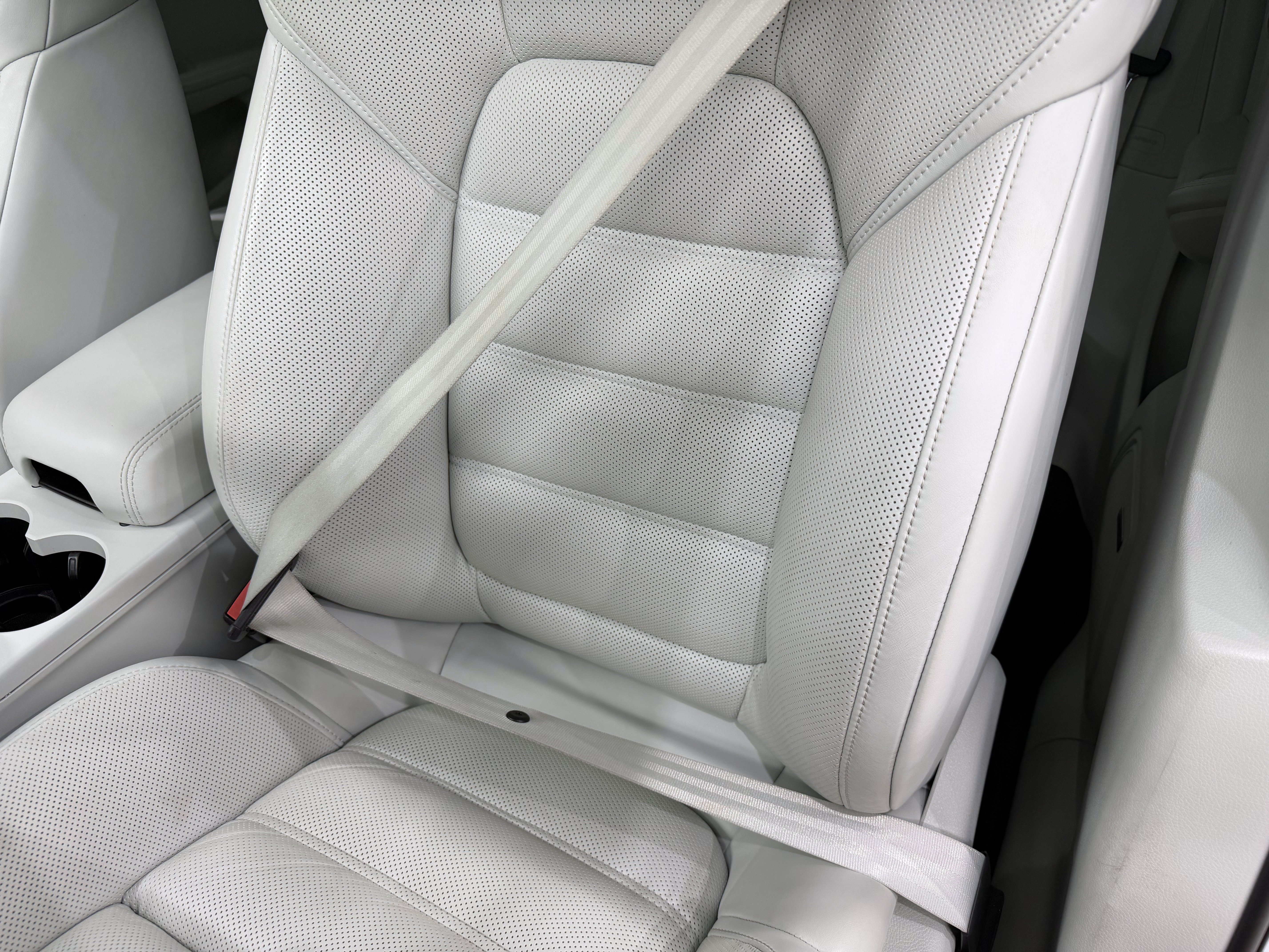 Certified 2023 Porsche Macan Turbo AWD/4WD image 35